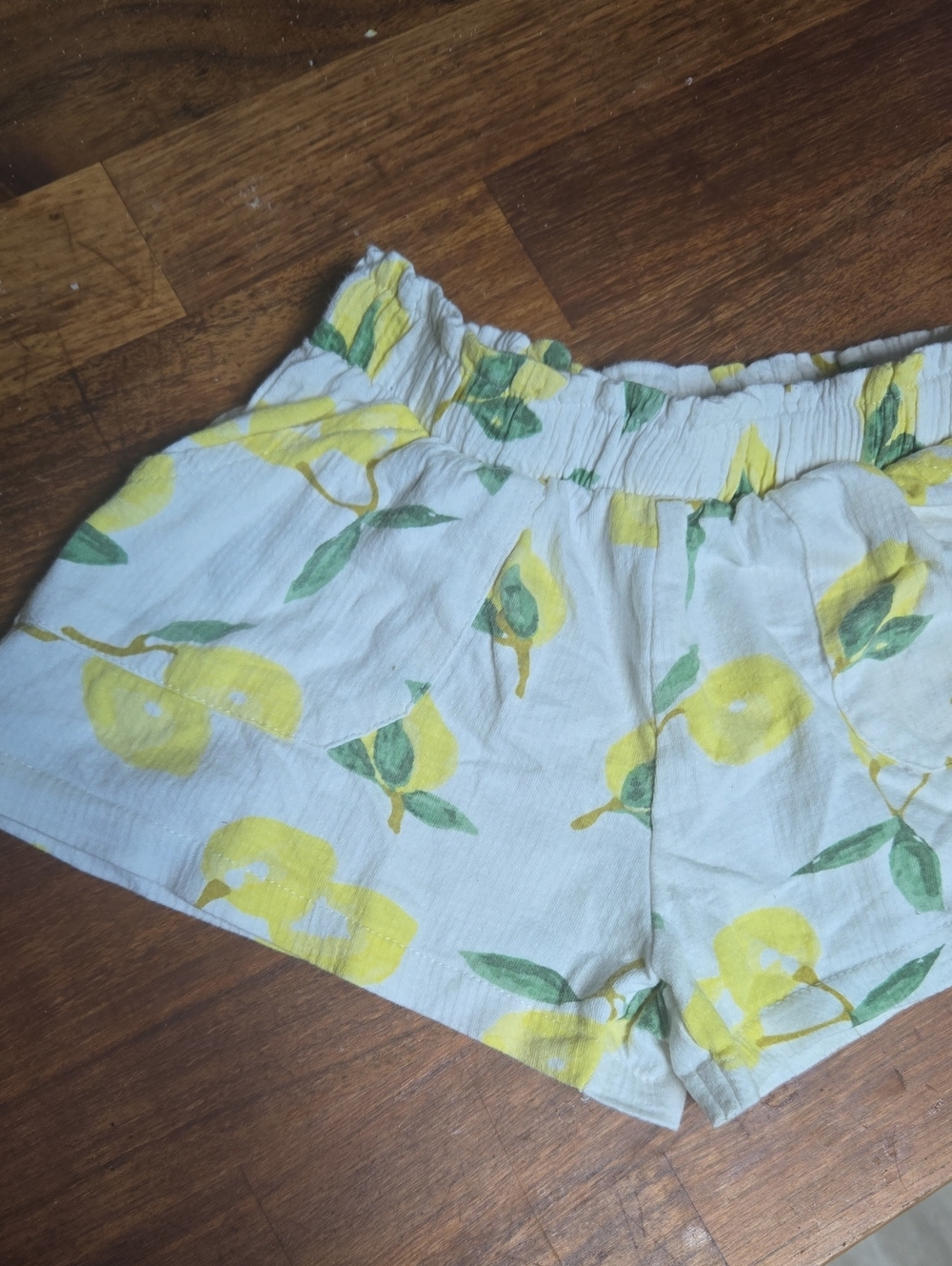 🍋 JESSICA SIMPSON Lemon-Print High Waist Shorts